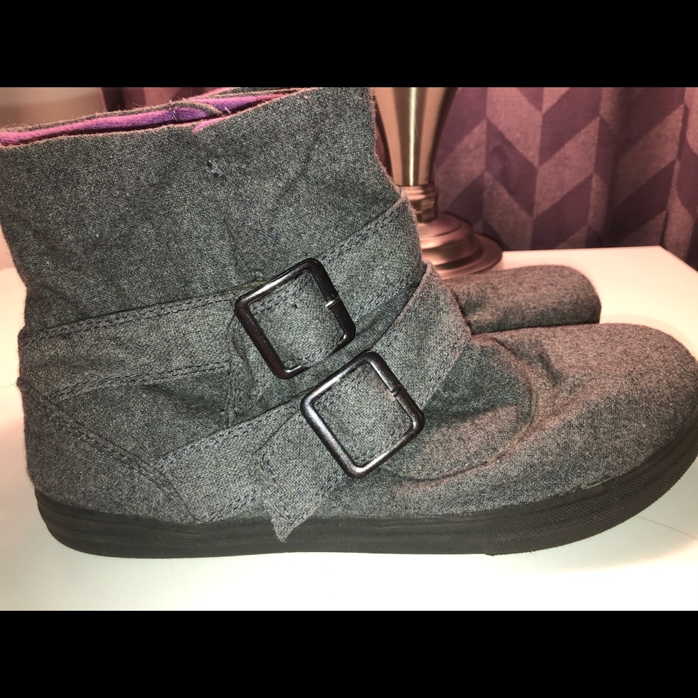 SO short gray boots